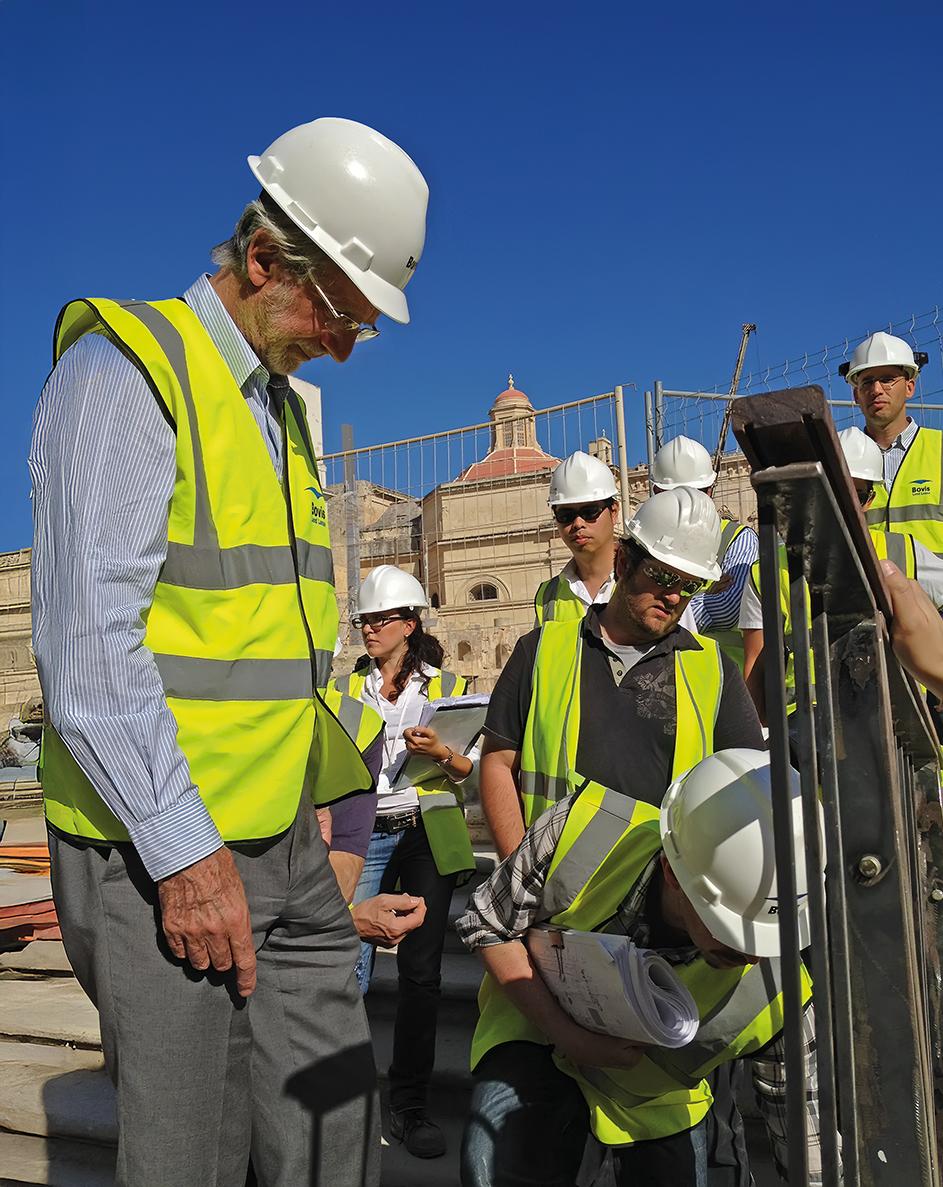 Renzo Piano on site at the theatre.