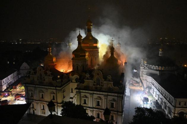 Deadly strikes on Ukraine leave Kyiv cathedral in flames