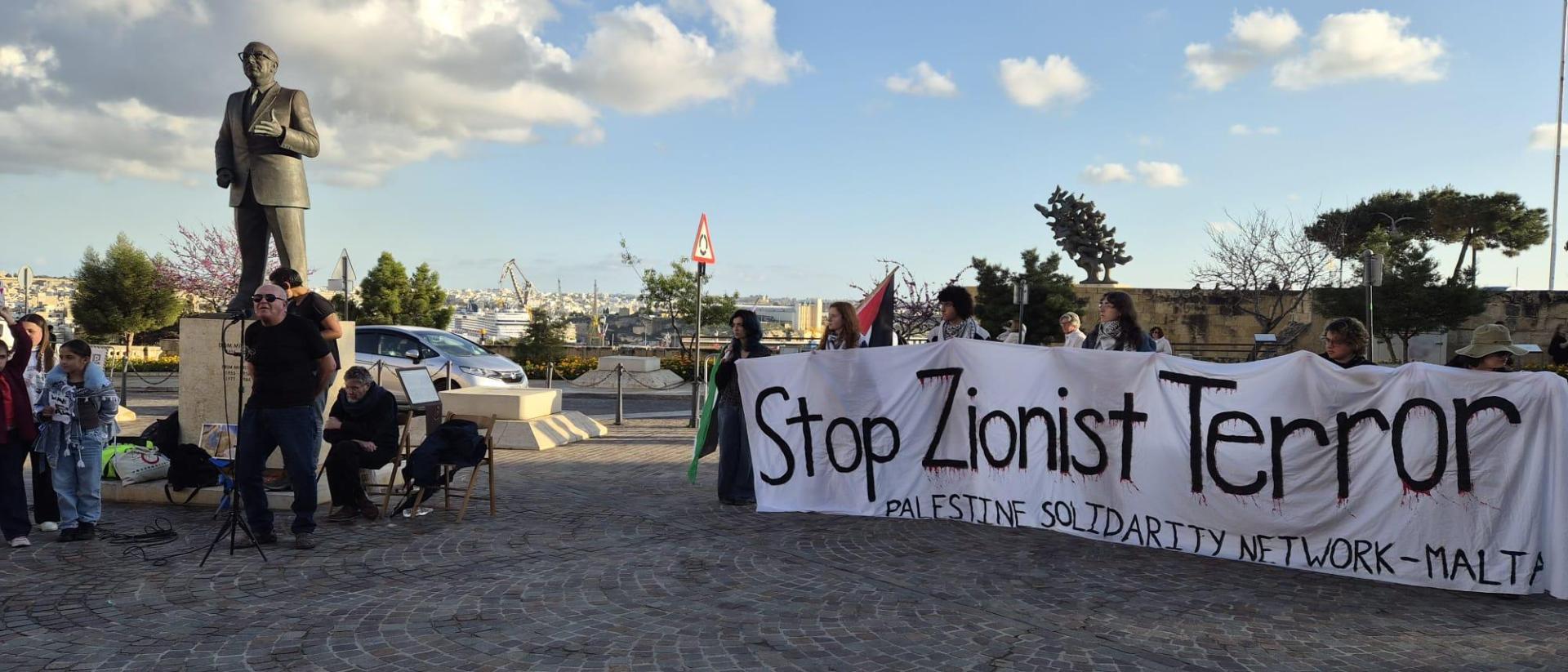 Demonstrators want to see an end to Israeli military operations against Palestinians. Photo: Ġustizzja għall-Palestina.