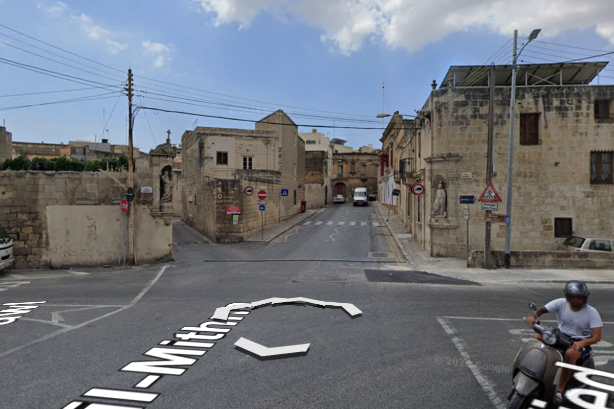 The niche overlooks a busy and, often congested, junction in the Qormi valley. Photo: Google Earth