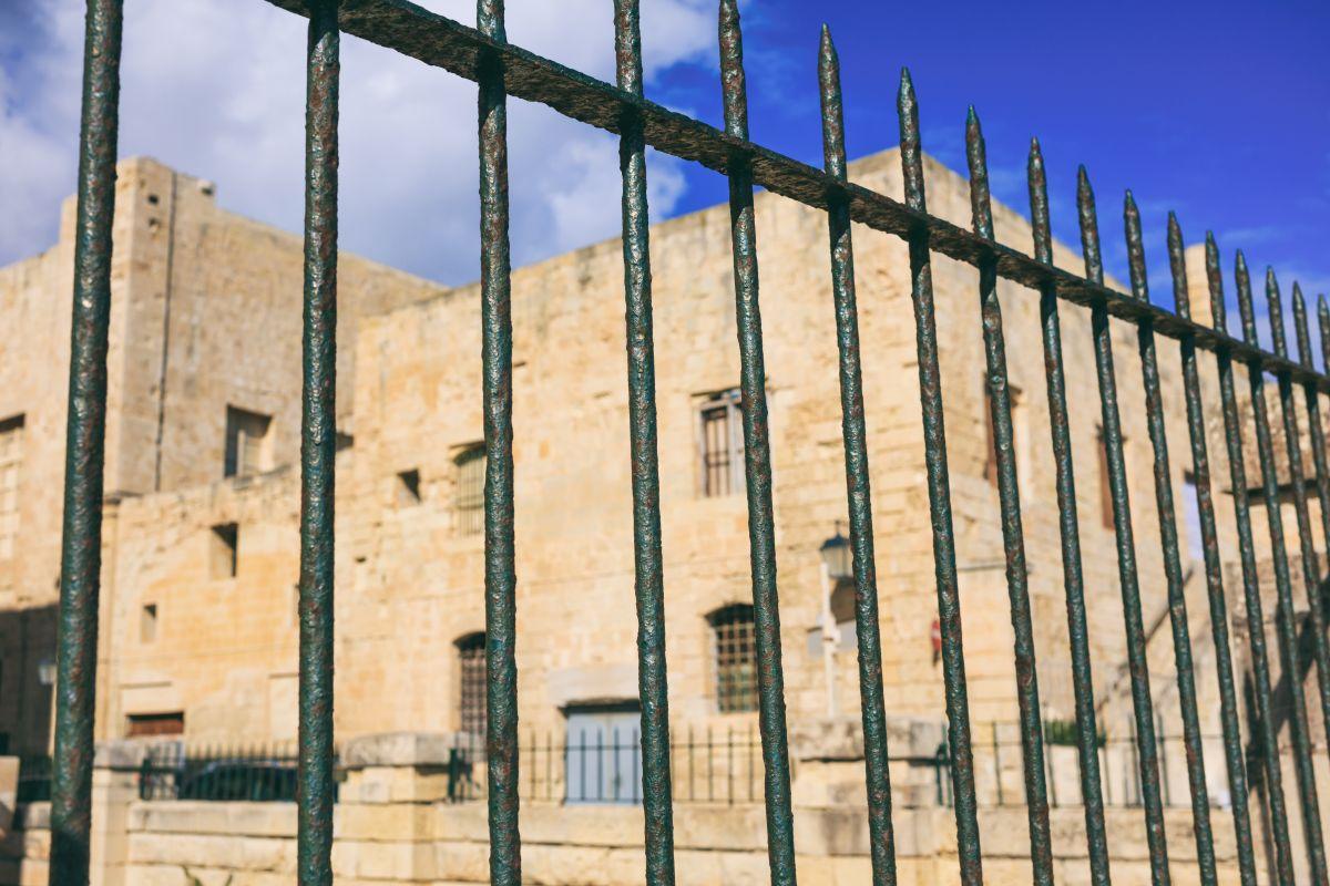 Research shows that incarceration is not the best solution. Photo: Shutterstock