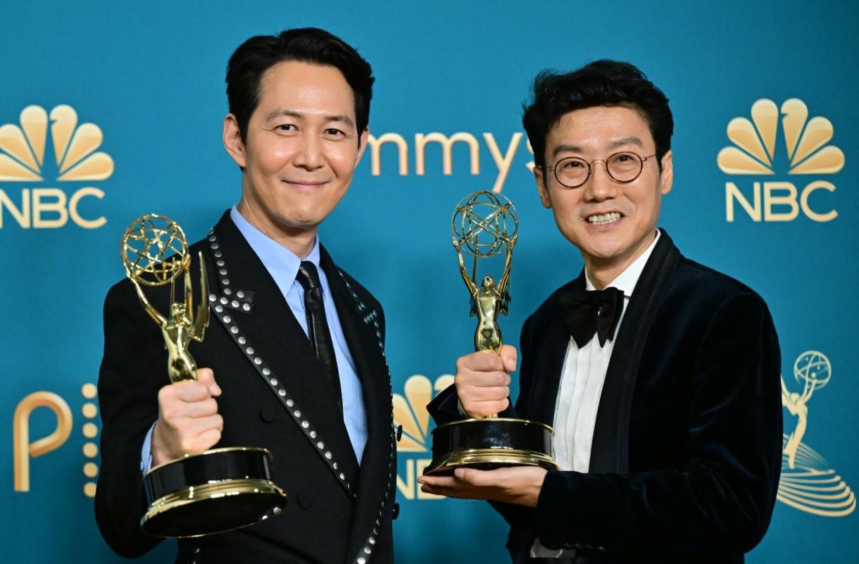 South Korean actor Lee Jung-jae (left) and South Korean director Hwang Dong-hyuk with the Emmy awards for &lsquo;Squid Game&rsquo;. Photo: Frederic J Brown/AFP