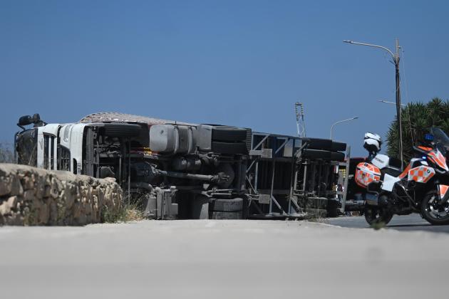 Driver injured after trailer and cement tanker overturn in Ħal Far