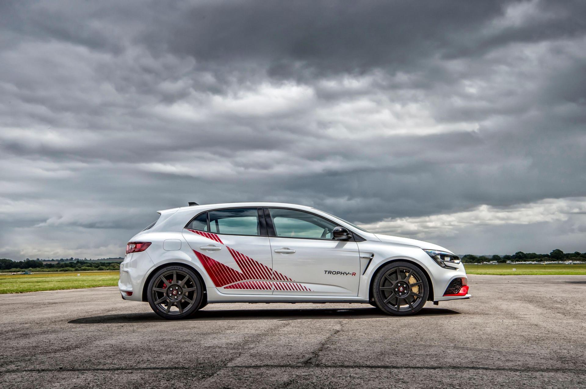 The Trophy-R sits on high-end Ohlins dampers.
