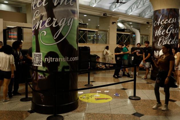 Stabbing wounds six at New York's Penn Station