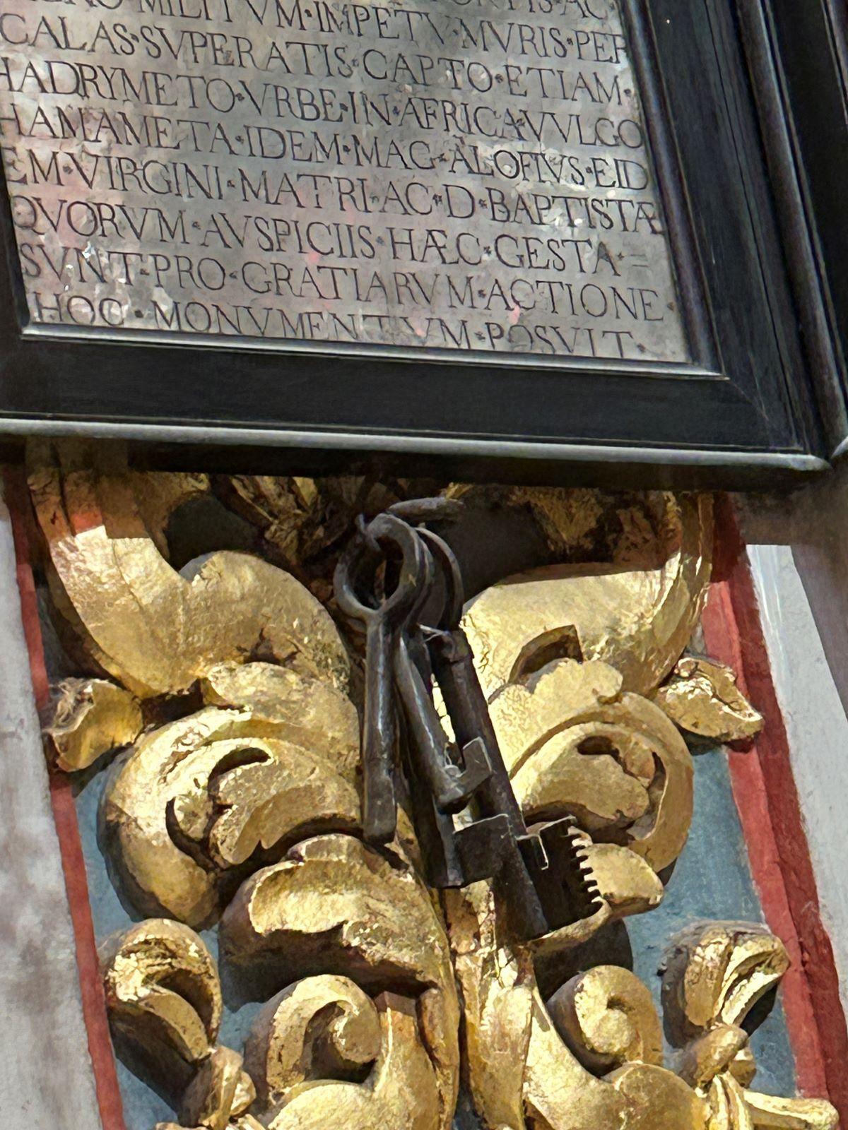 A set of keys from Ottoman strongholds that were offered as spoils of war to <em>Our Lady</em>.
