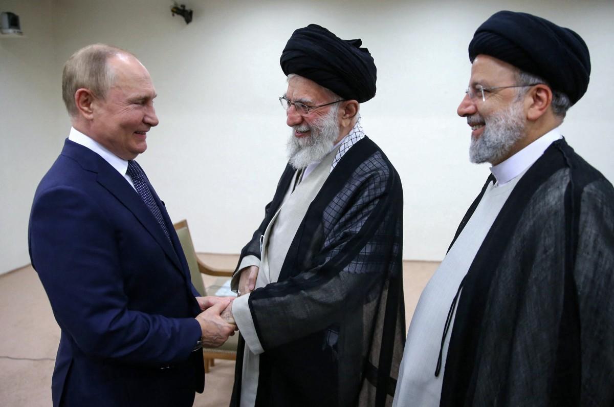 Khamenei's receiving Vladimir Putin in the presence of his Iranian counterpart Ebrahim Raisi in Tehran, on July 19, 2022. Photo: AFP