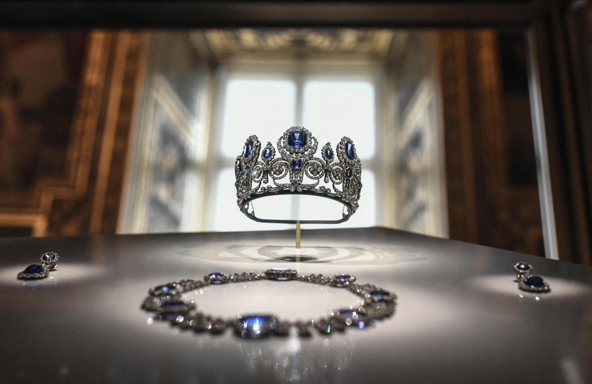 This photograph shows the "parure de la reine Marie-Amelie et de la Reine Hortense" (set of jewelry of Queen Marie-Amelie and Queen Hortense) displayed at Apollon's Gallery on January 14, 2020 at the Louvre museum. Photo: AFP