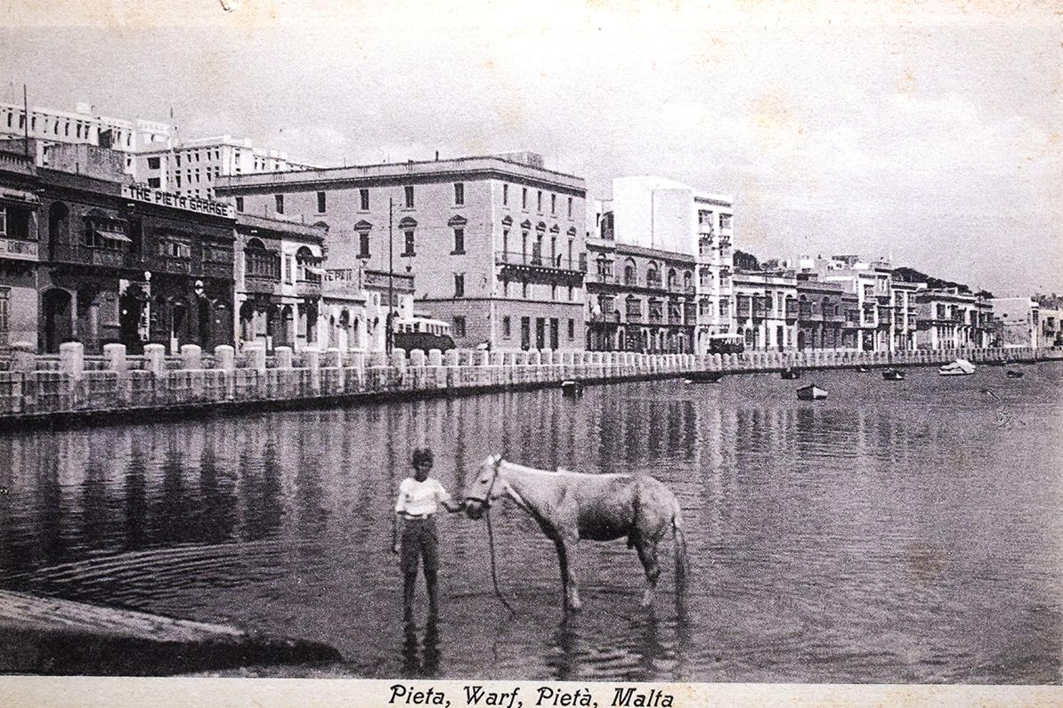 Postcard of Piet&agrave; Wharf in the 1930s. Note the misspelt caption