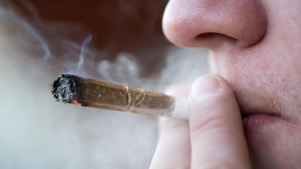does smoking cigarettes stunt growth Smoking reduces muscle growth? Smoking vs Vaping on Building