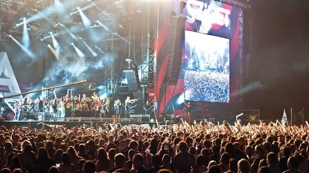 Rocking the main stage at last year&rsquo;s Sziget. Photo: Mark Somay