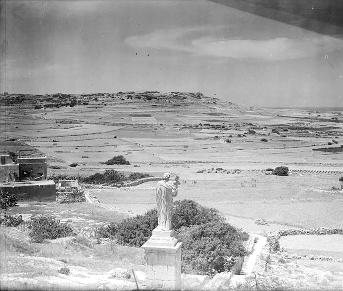 The cereals crop was scattered throughout the islands on some 8,000 holdings. It would have been easy for farmers to hide their grain. Photo: Imperial War Museums