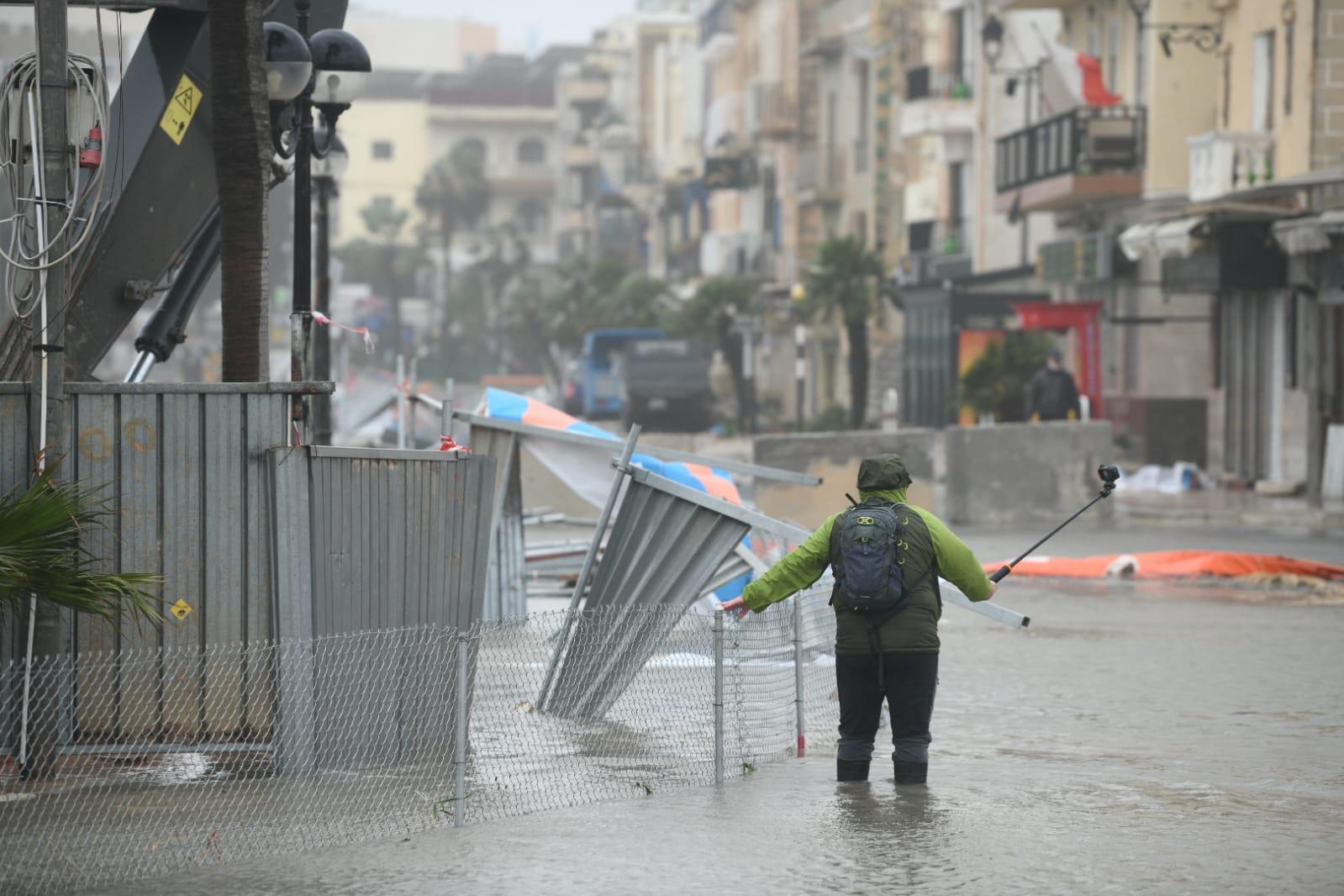 One content creator was undeterred by the challenging conditions. Photo: Matthew Mirabelli.