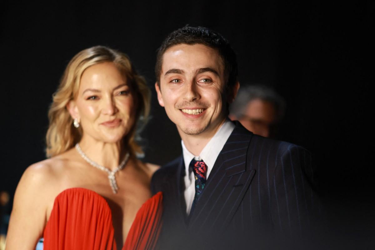 Kate Hudson and Timoth&eacute;e Chalamet pose during the 31st Annual Critics Choice Awards. Photo: AFP