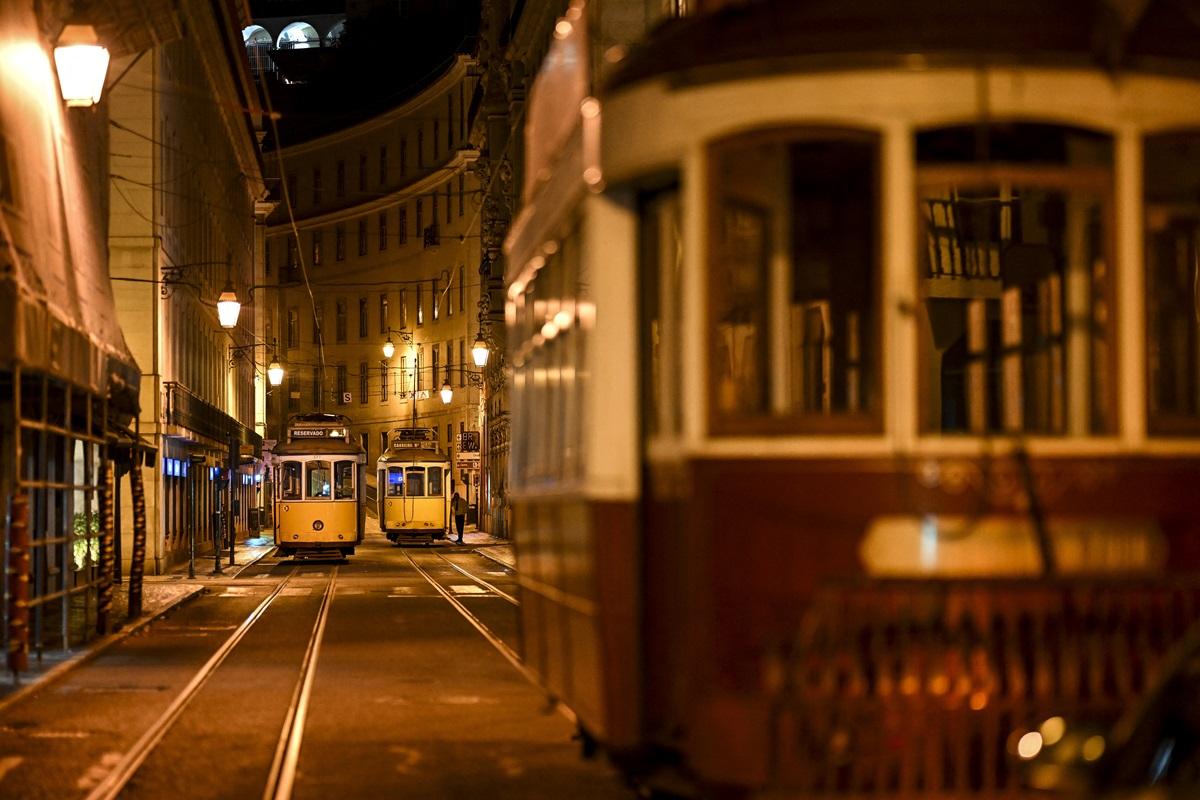 Trams stand still in downtown Lisbon after the lights are back on following a massive power cut affecting the entire Iberian peninsula and the south of France. Photo: AFP