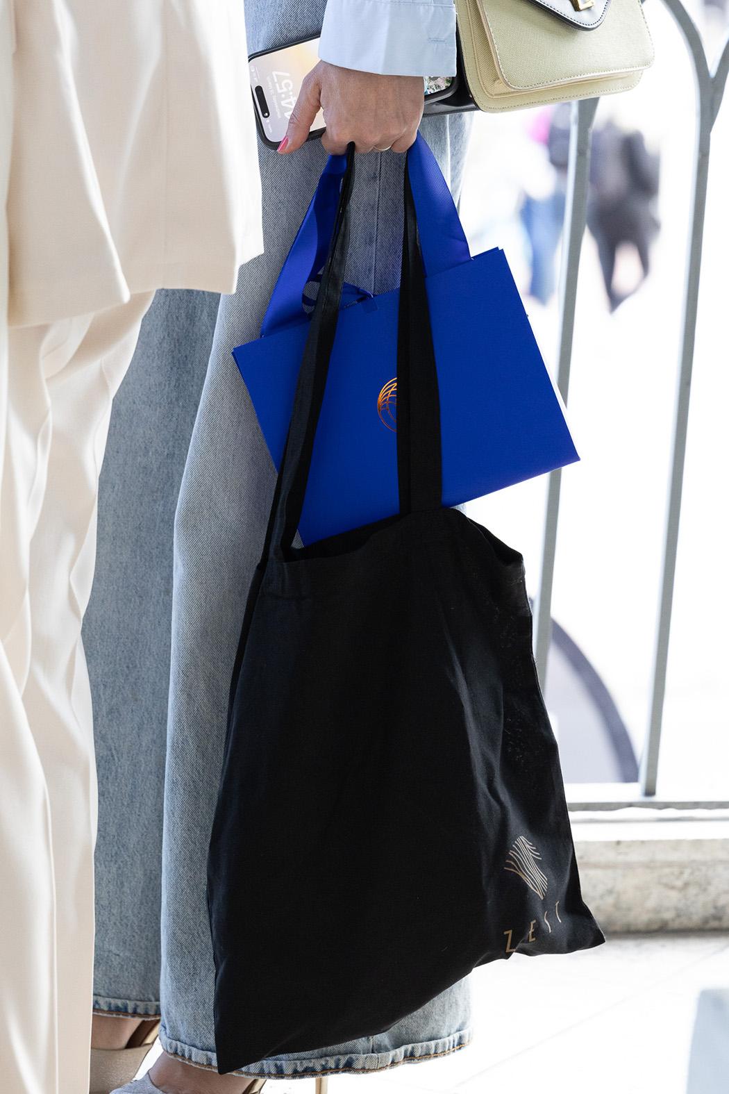 A guest leaving the event with goody bags.