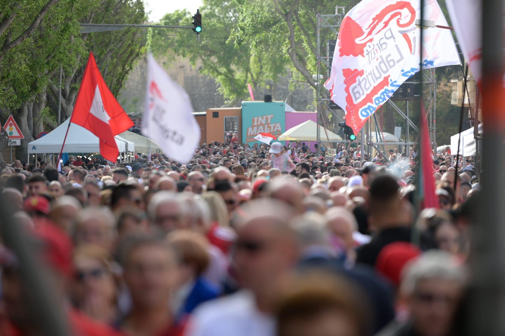 The crowd at Sunday's meeting. Photo: Matthew Mirabelli.