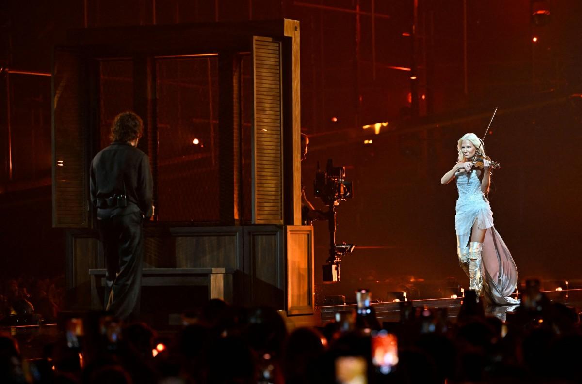 Linda Finnish singers Linda Lampenius and Pete Parkkonen, representing Finland with the song 'Liekinheitin'. Photo: AFP