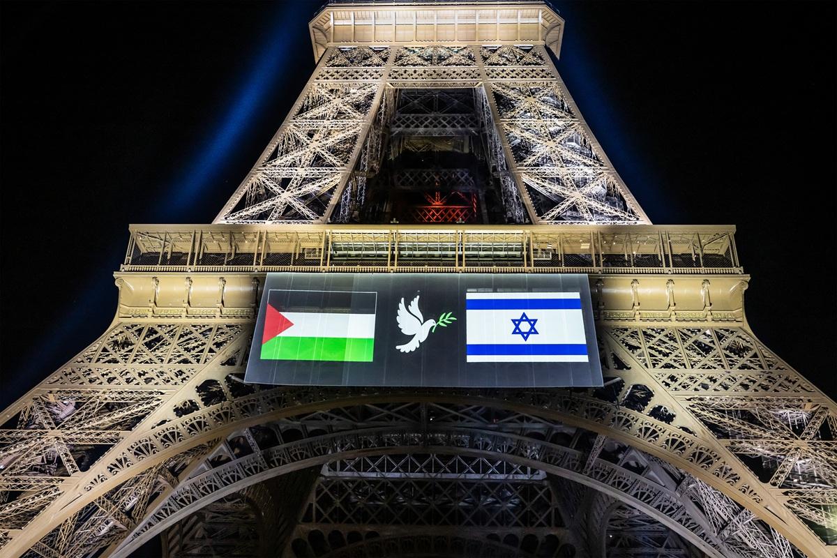 Images of the Palestinian and Israeli flags and a dove with an olive branch, was projected onto the Eiffel Tower on Sunday, the eve of France's planned recognition of the State of Palestine. Photo: AFP