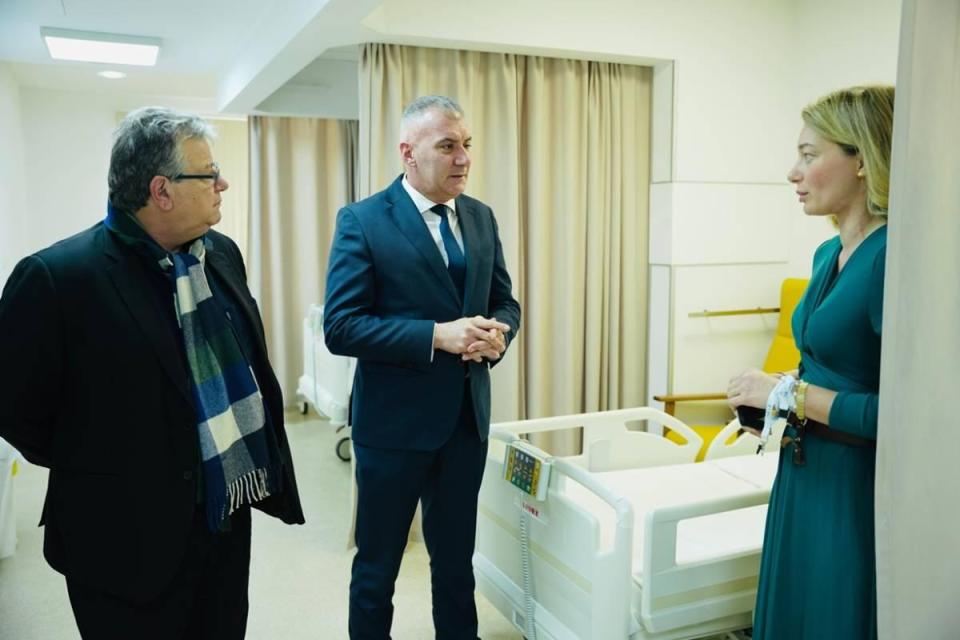 Patients with non-complicated conditions will receive the necessary services, including surgeries, in the private sector. Photo: DOI