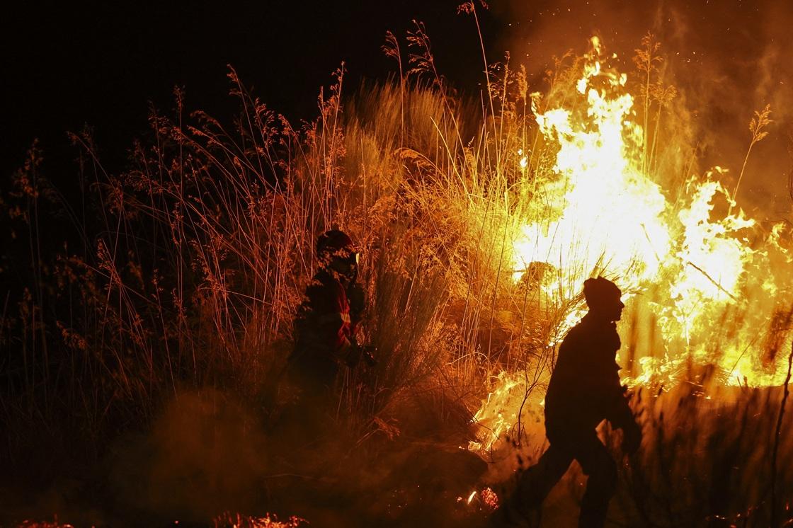 Firefighters try to extinguish a wildfire in Trancoso, Portugal. AFP.