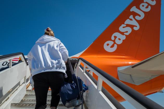 EasyJet accepts rival takeover bid by US investor Apollo