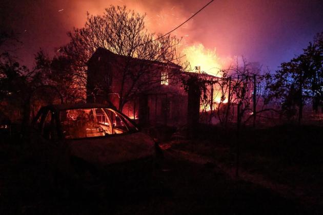 Hundreds flee as wildfire rips through southern France