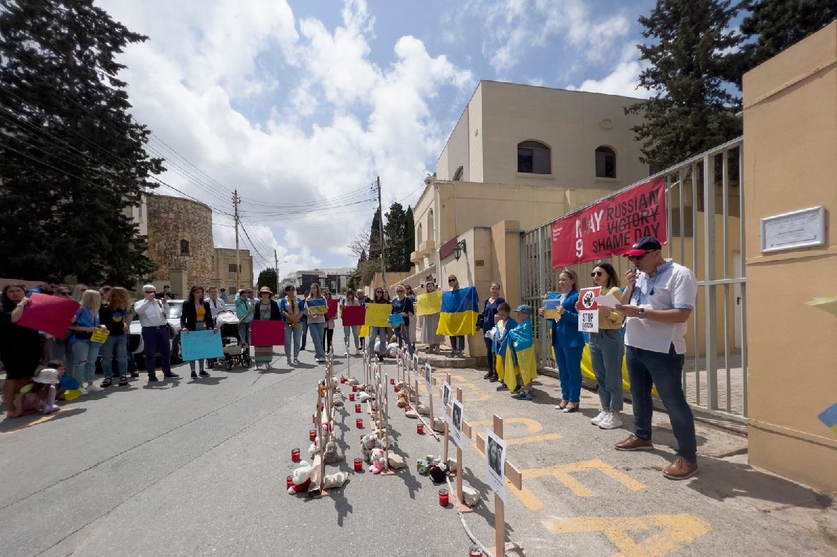 Ukrainians clad in their national flag protest in front of the Russian Embassy in Kappara. Photo: Jonathan Borg