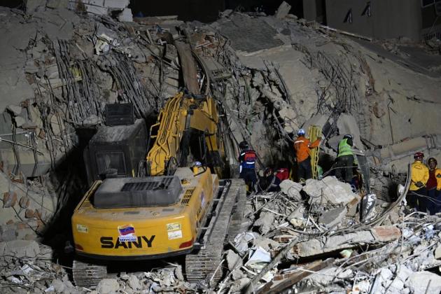 Venezuelans search for survivors after quakes kill at least 235