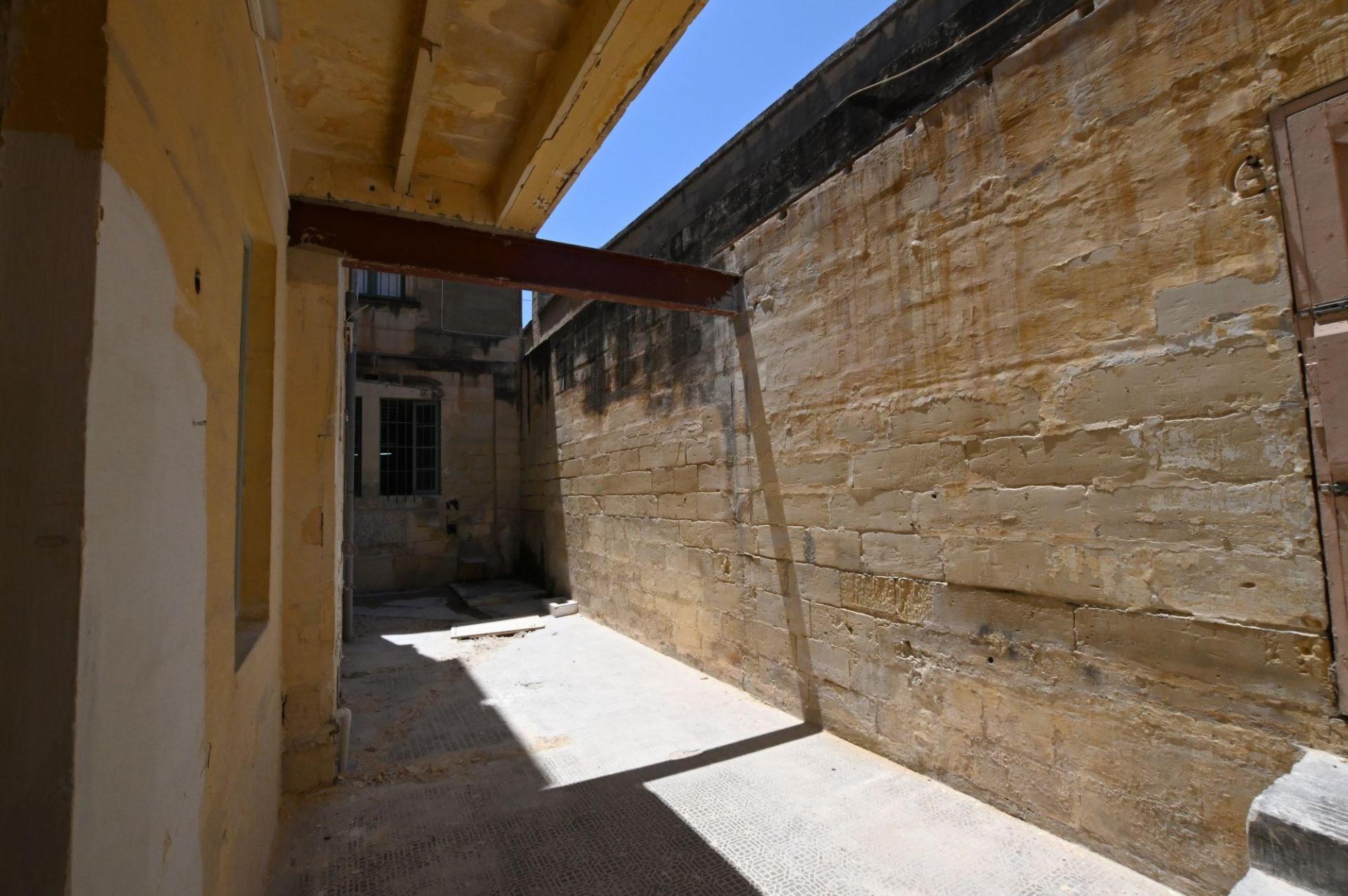 The shared courtyard. Photo: Chris Sant Fournier