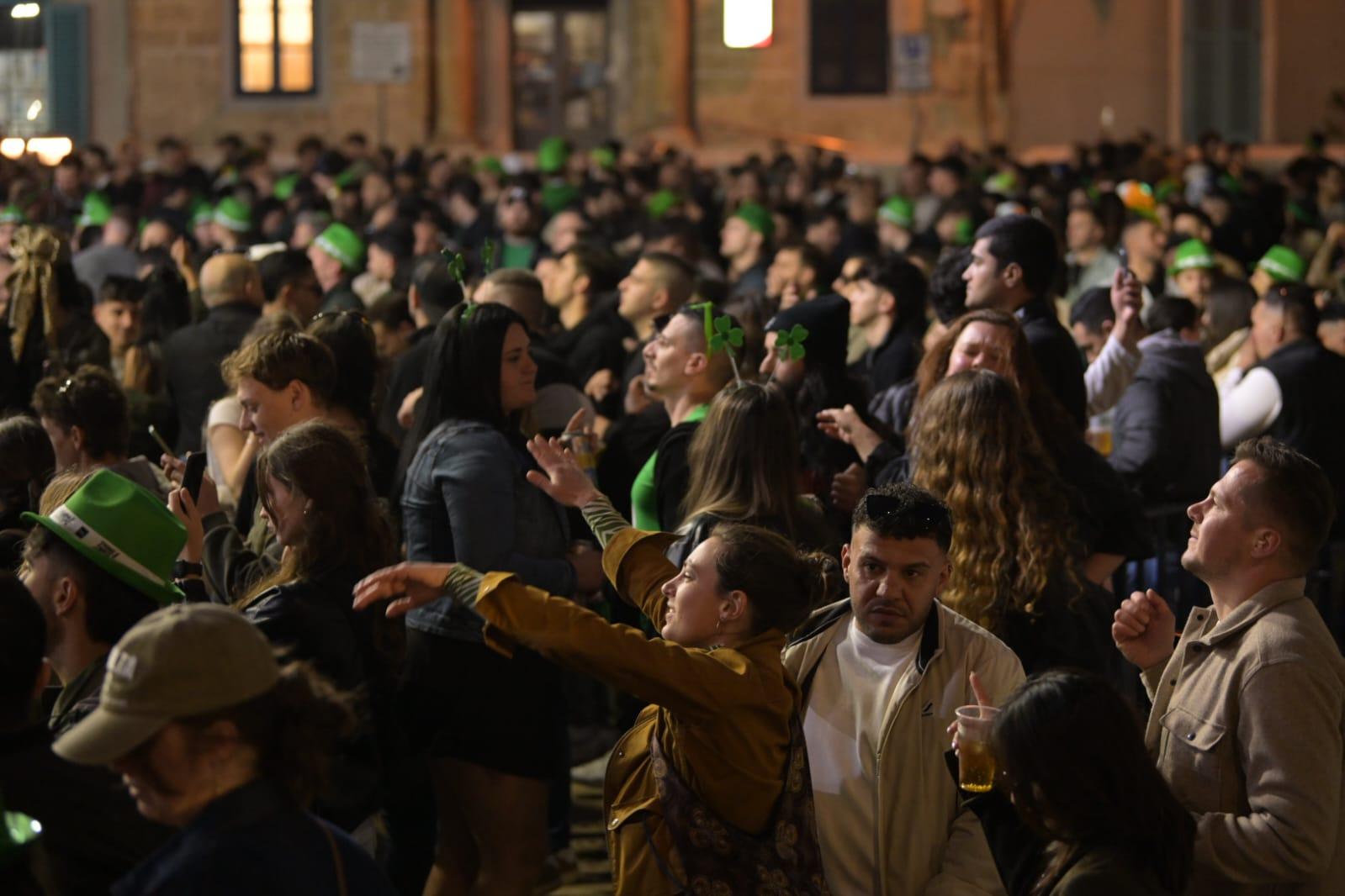 A sea of green on Tuesday night. Photo: Matthew Mirabelli.