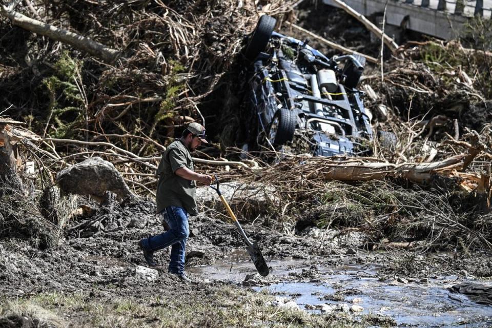 Flood rescue team in Texas debris

