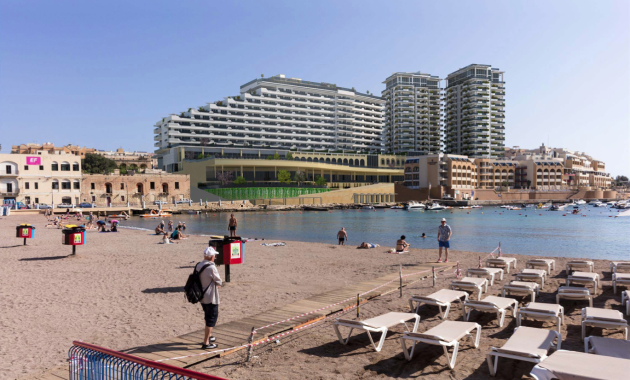 The 17- and 18-storey towers rising to 23 and 25 floors.