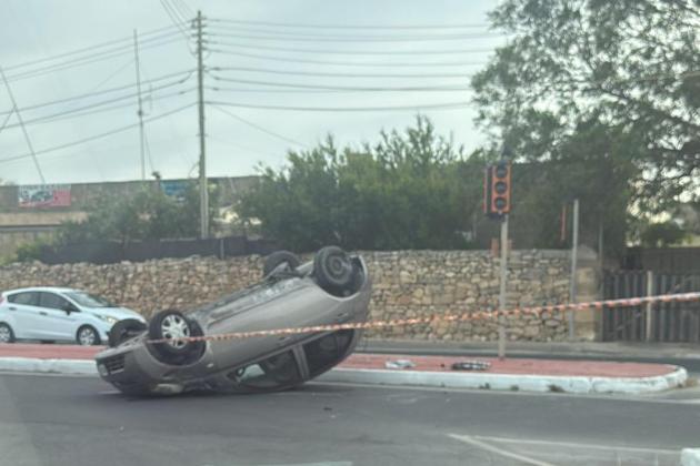 Mother and two-year-old son slightly injured after car overturns in Marsaxlokk