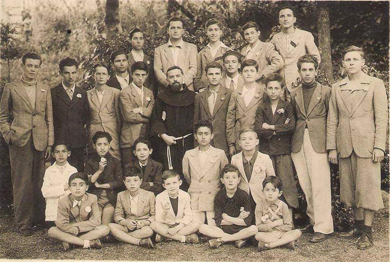 Maltese <em>Tripolini</em> teenagers at the Fraschette concentration camp in central Italy (1943).