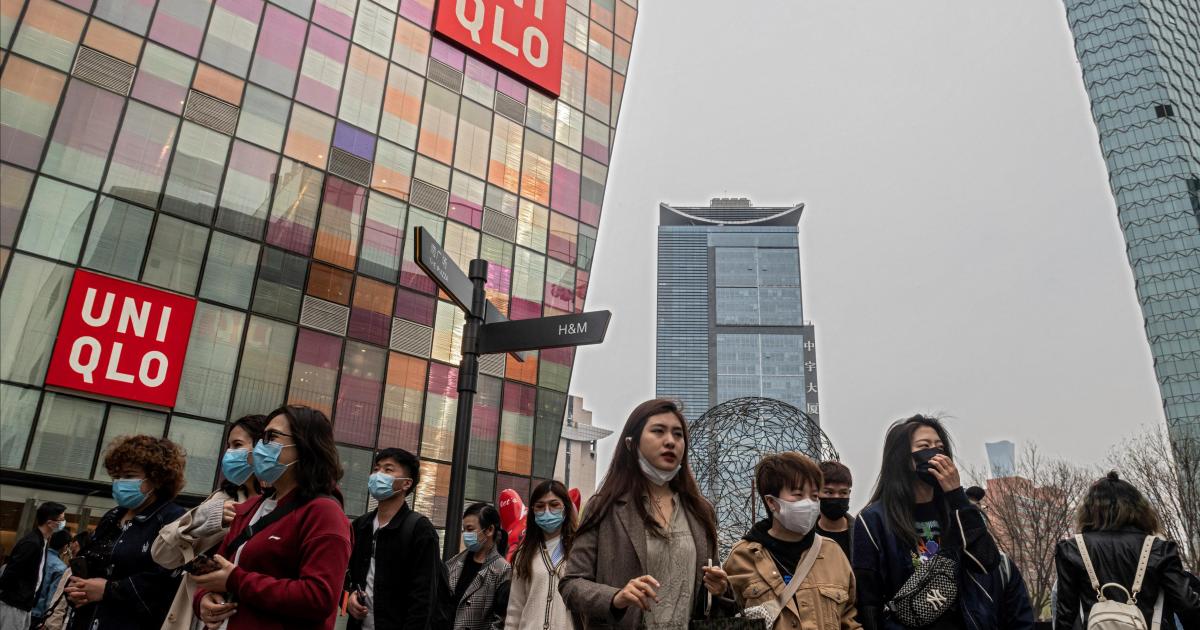 Uniqlo Operator Fast Retailing Raises Profit Outlook