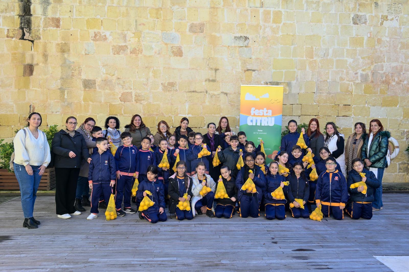 Primary schoolchildren with President Spiteri Debono. Photo: DOI