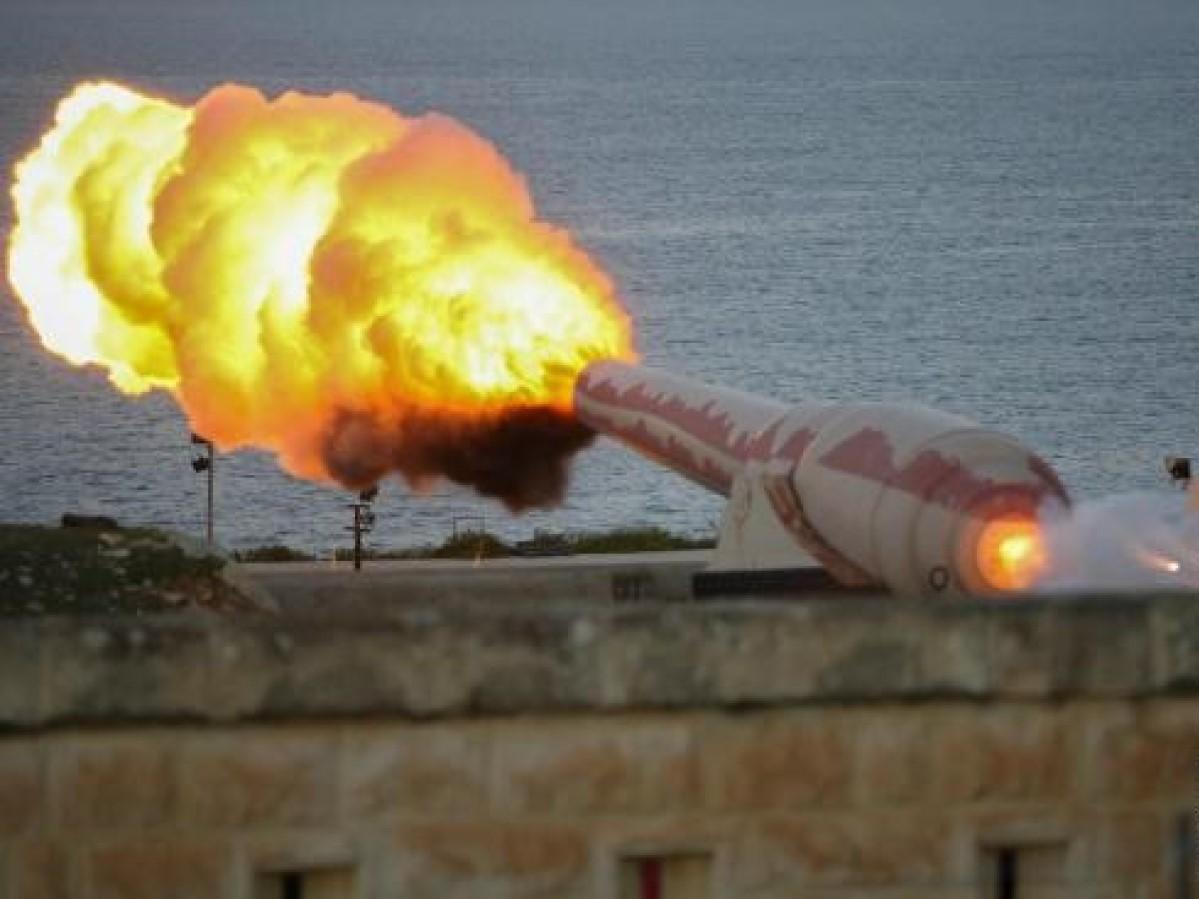 Firing the 100-ton gun.