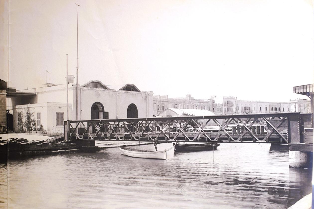 The hydraulic dock at Msida, 1903.
