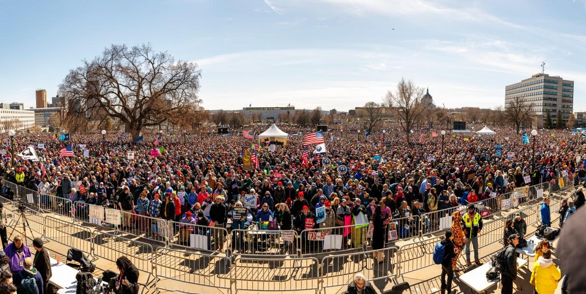 This panoramic image shows a large crowd gathered outside the Minnesota State Capitol during the "No Kings" national day of protest in Saint Paul, Minnesota. Photo: AFP
