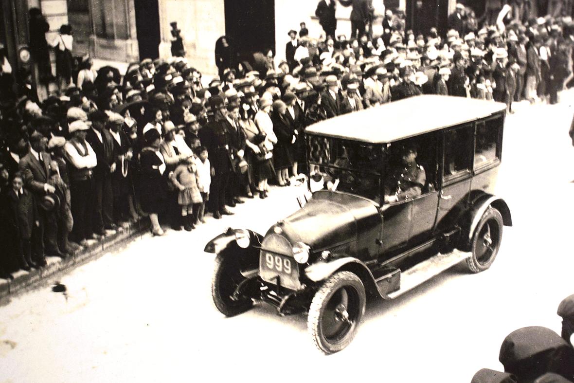 An official car in Congreve’s funeral cortège. Photo: Richard Ellis