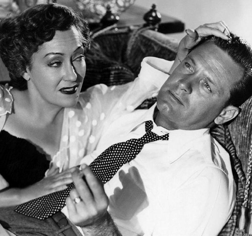 Gloria Swanson and William Holden in the 1950 film <em>Sunset Boulevard</em>.