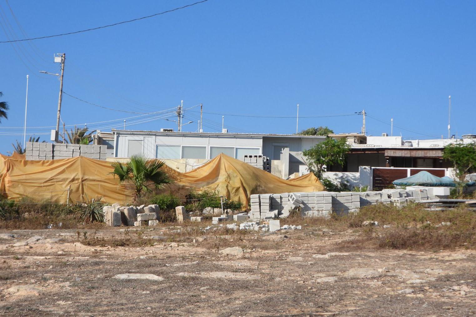 Blocks were unloaded at the site on May 29. Photo: MRU.