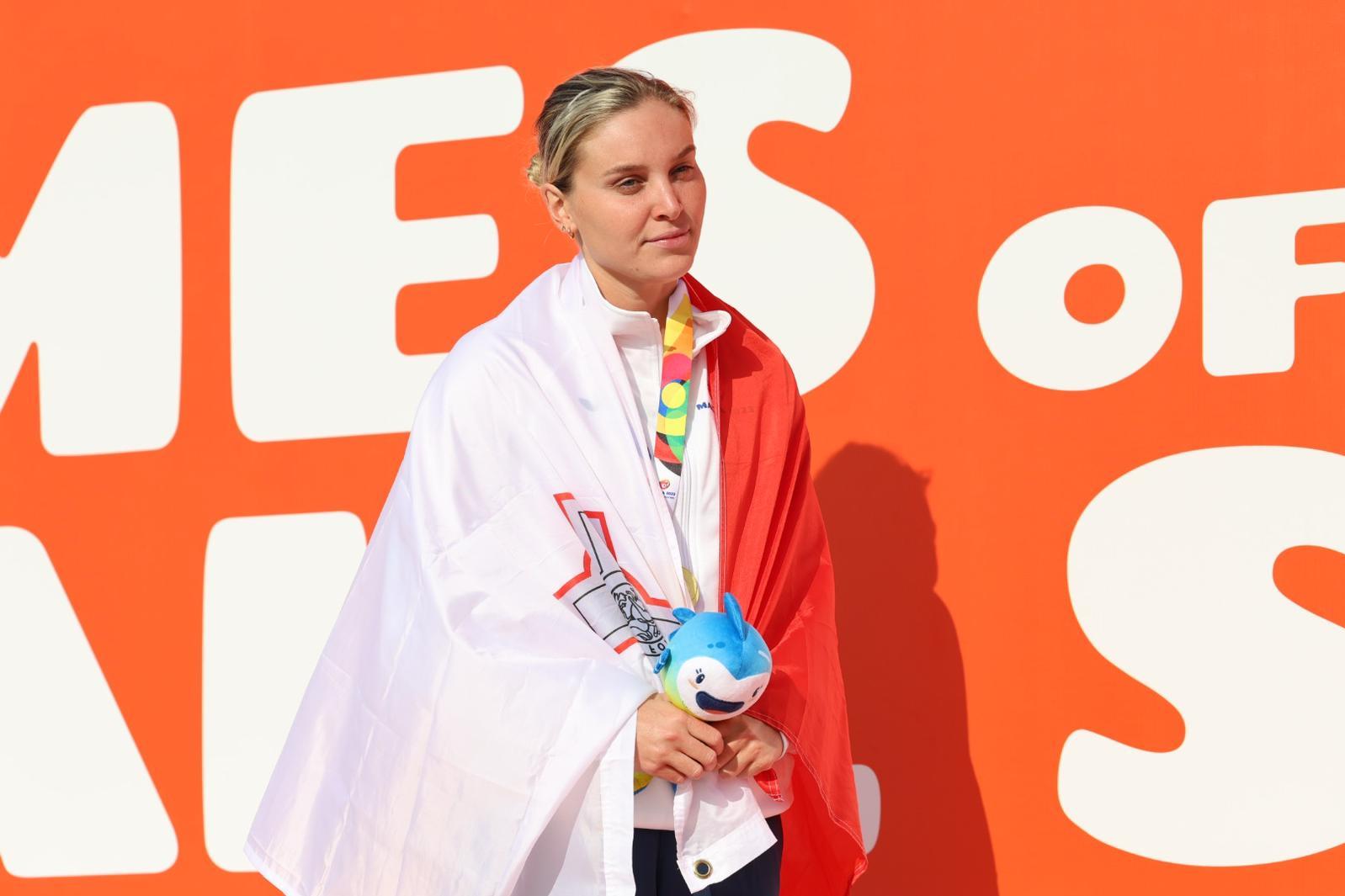 Georgia Bohl poses with her gold medal. Photo: Domenic Aquilina