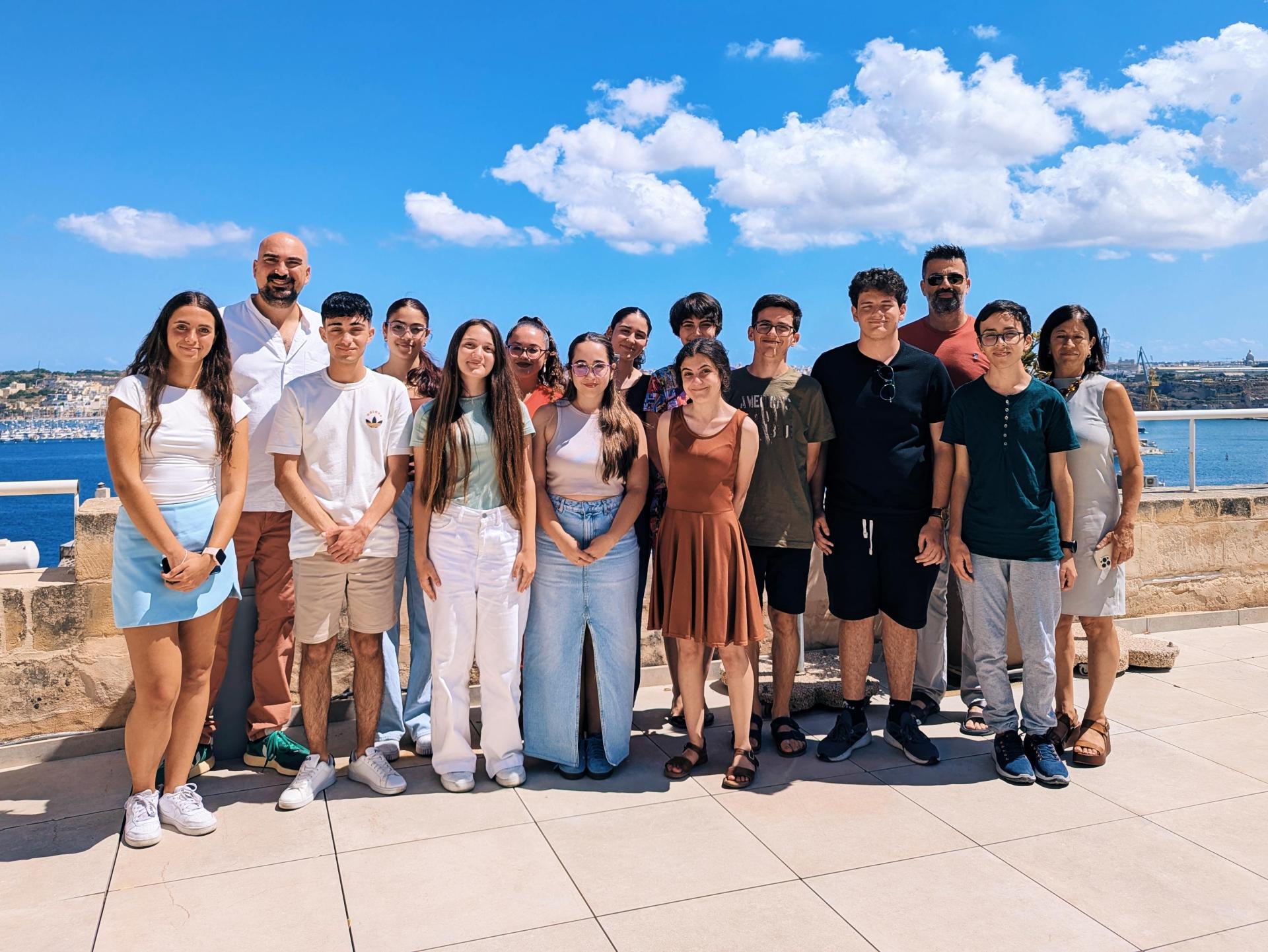 A group photo of participants in a previous edition of the event.