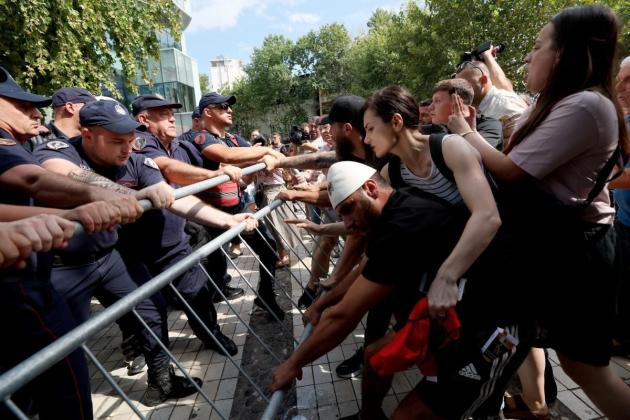 Albanian clashes as protest over Trump-linked resort boils over