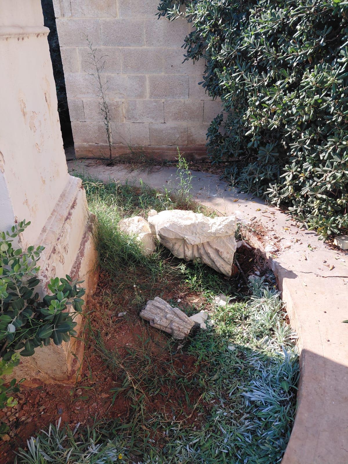 The broken part of the statue after the accident.