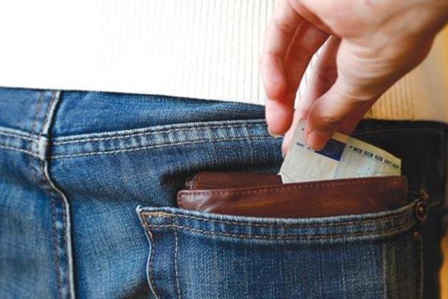 Husband and wife face pickpocketing charges