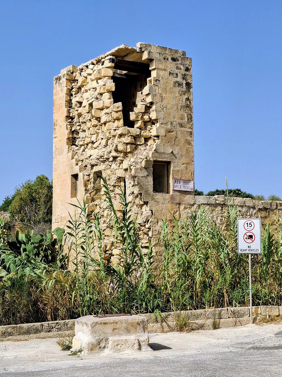 The Kerċem 'barumbara' tower was in a dangerous state.