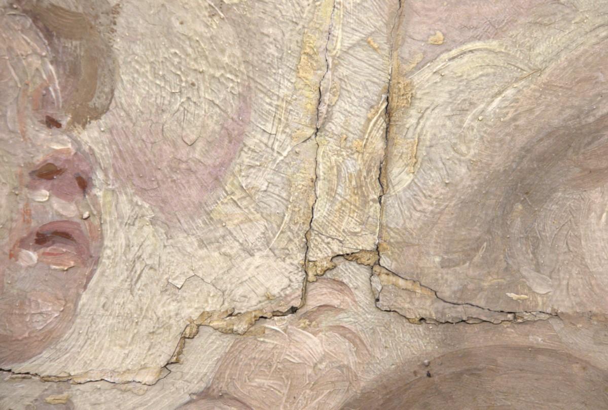 Detail of structural damage present in the stone support.